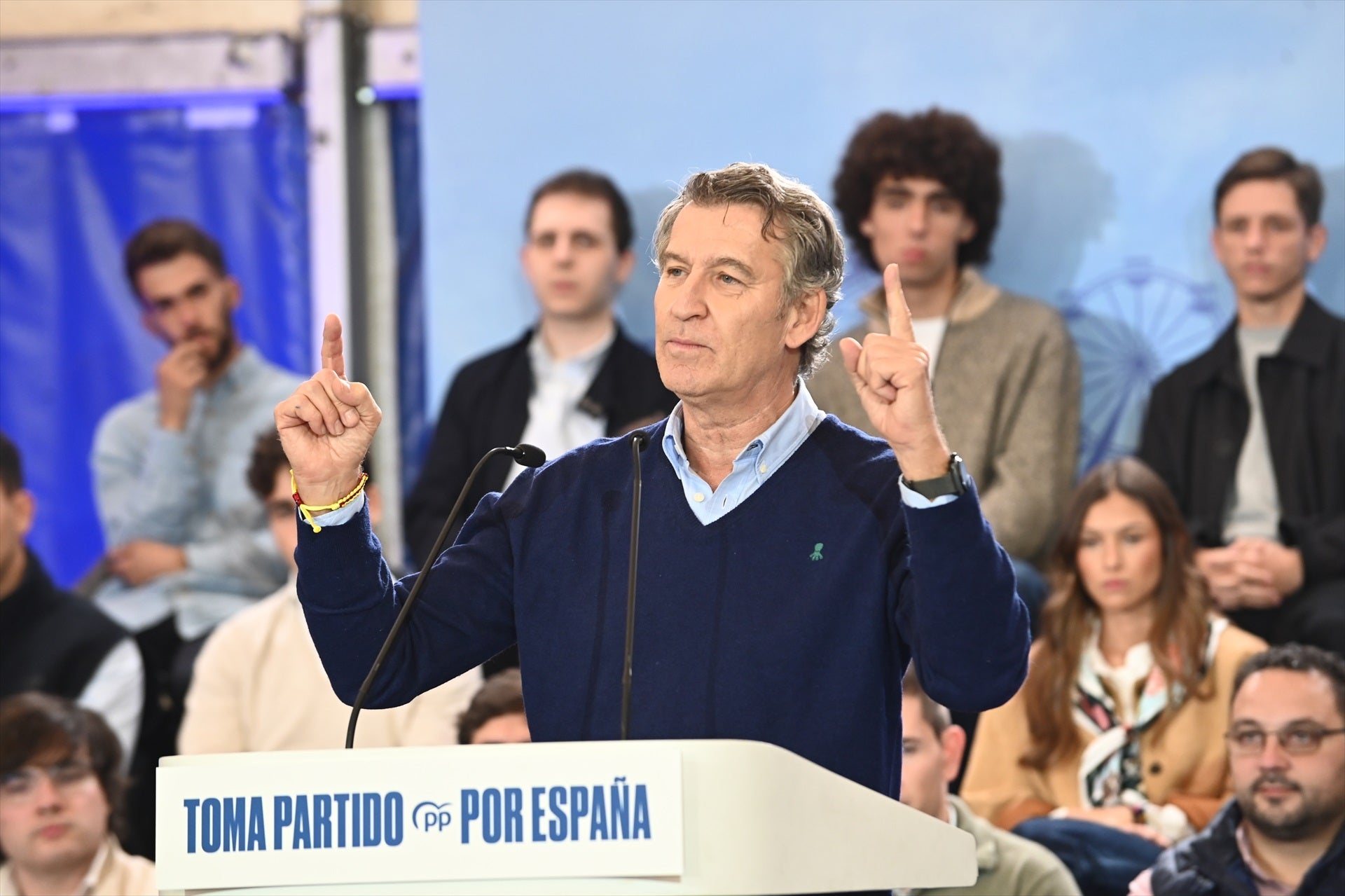 El PP aumenta su ventaja y Vox se dispara tras quitarle votos al PSOE y Sumar El PP aumenta su ventaja y Vox se dispara tras quitarle votos al PSOE y Sumar
