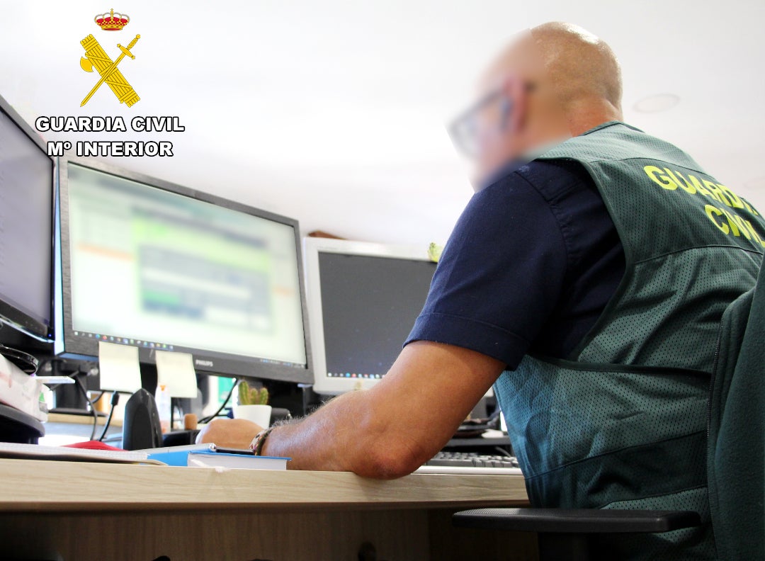 Detenida una mujer en Torrelavega por estafar 12.700 euros a través del método del 'smishing' Detenida una mujer en Torrelavega por estafar 12.700 euros a través del método del 'smishing'