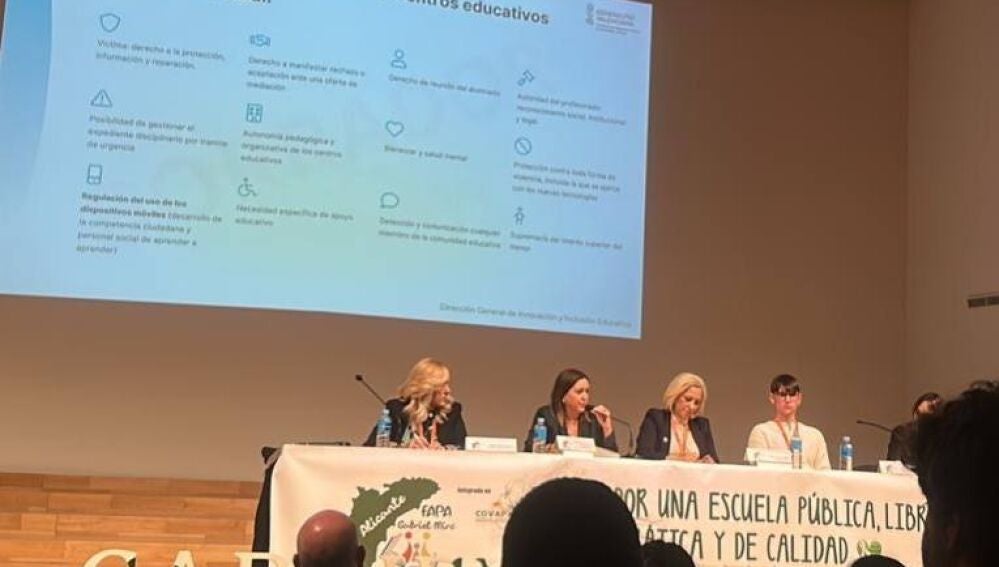 La comunidad educativa defiende en Almoradí la convivencia como compromiso compartido