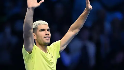 Alcaraz arranca con victoria las Finales ATP Alcaraz arranca con victoria las Finales ATP
