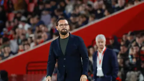 Bordalás: "Alguno árbitros lloriquean con que tienen familia... yo también la tengo" Bordalás: "Alguno árbitros lloriquean con que tienen familia... yo también la tengo"