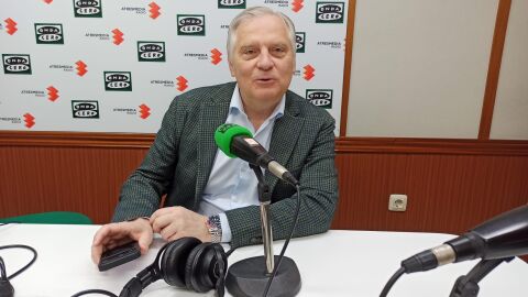 Francisco Ca&ntilde;izares, en los estudios de Onda Cero Ciudad Real