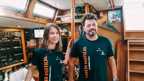 Imagen de los dos capitanes facilitada por el puerto de Castellón Imagen de los dos capitanes facilitada por el puerto de Castellón