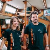 Paula Gonzalvo y Pedro Jiménez en el velero 'Alegría Marineros'.