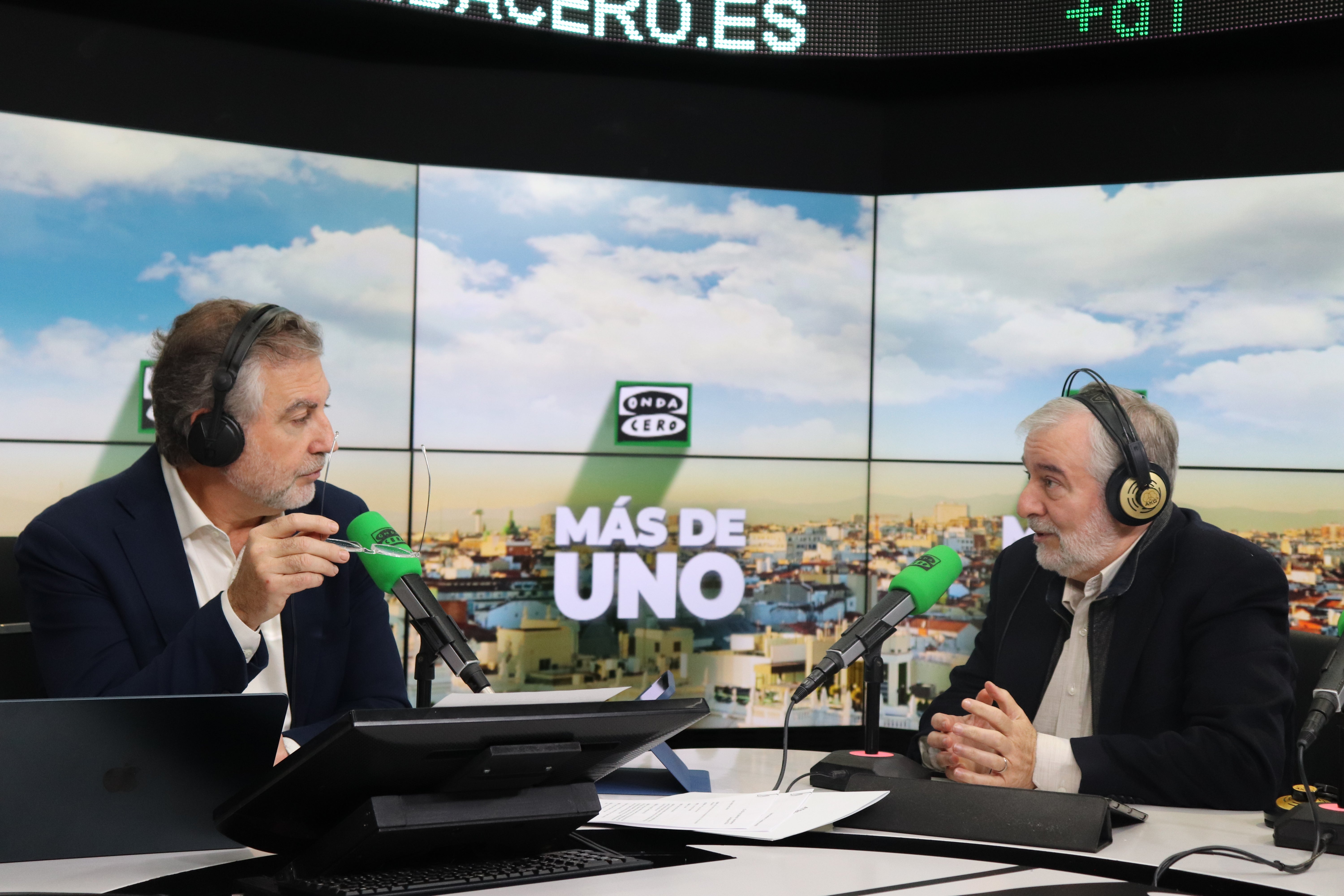 Ángel Gil, catedrático de medicina, alerta del riesgo de la neumonía: "La prevención es fundamental y pasa por la vacunación" Ángel Gil, catedrático de medicina, alerta del riesgo de la neumonía: "La prevención es fundamental y pasa por la vacunación"