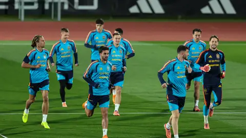El caso Lamine Yamal marca el primer entrenamiento de España El caso Lamine Yamal marca el primer entrenamiento de España