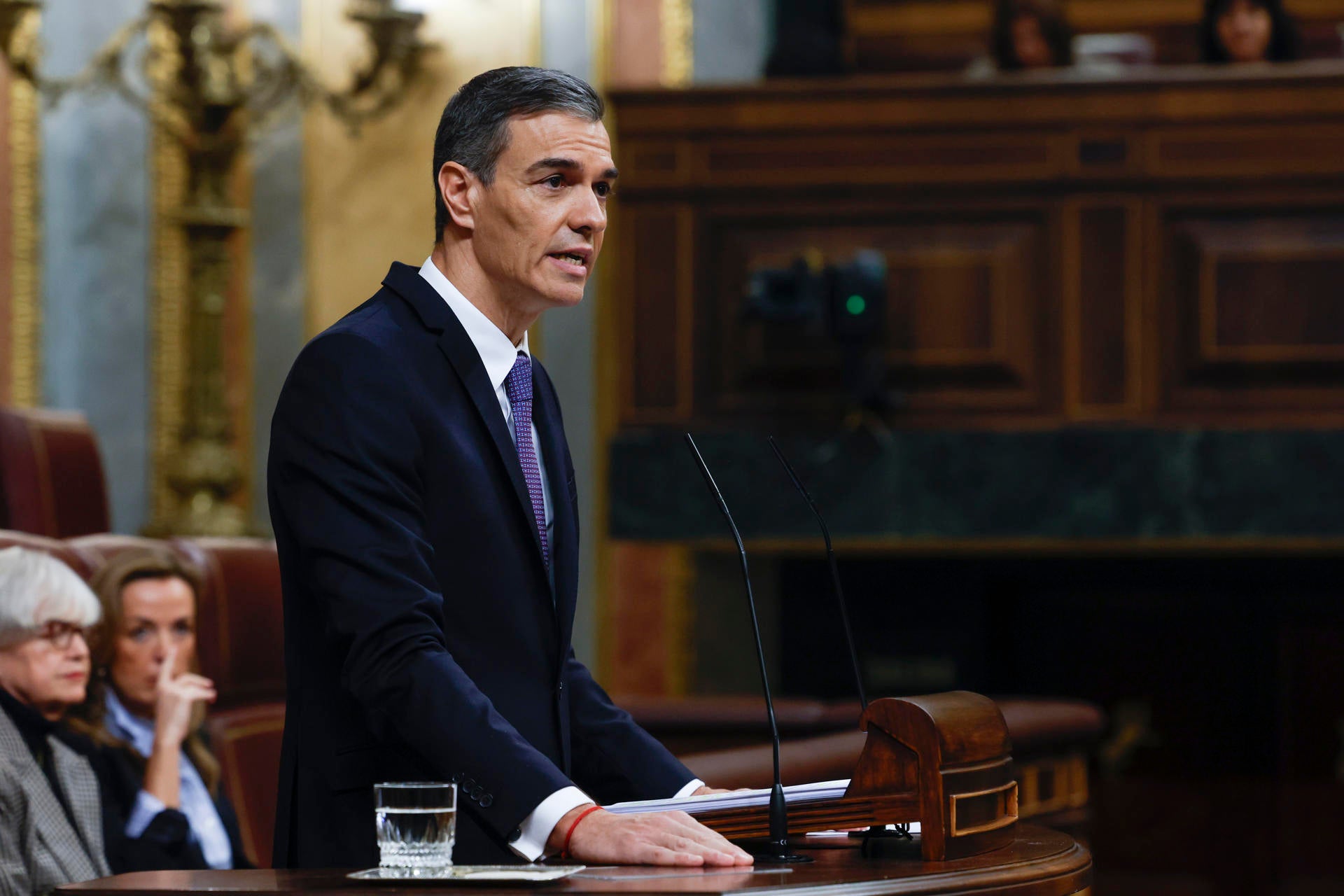 Sánchez culpa al PP de "tomar como rehenes" a los jubilados y de "bloquear las pensiones" por su veto al paquete Omnibus Sánchez culpa al PP de "tomar como rehenes" a los jubilados y de "bloquear las pensiones" por su veto al paquete Omnibus