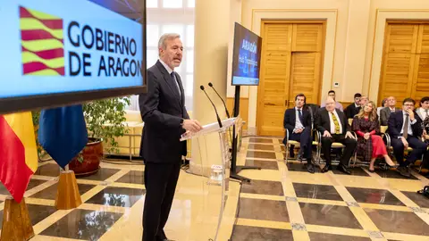 Forestalia invertirá 12.000 millones para construir tres centros de datos El presidente de Aragón, Jorge Azcón, en la presentación del proyecto