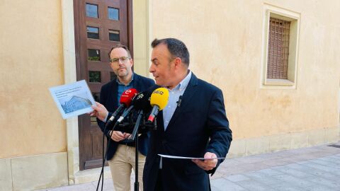 Ram&oacute;n Abad, diputado socialista en Les Corts, junto a H&eacute;ctor D&iacute;ez, portavoz socialista en Elche.
