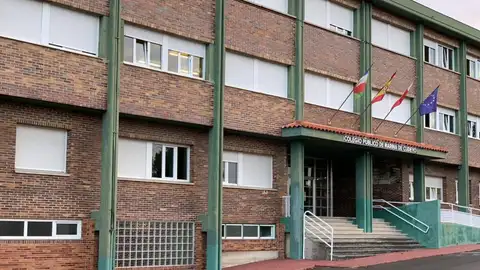 El detenido por contactar con menores para tener citas sexuales es profesor del CEIP Marina de Cudeyo El detenido por contactar con menores para tener citas sexuales es profesor del CEIP Marina de Cudeyo