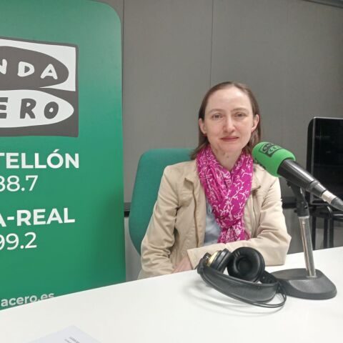 Elena Aguilar, en los estudios de Onda Cero Vila-real. 