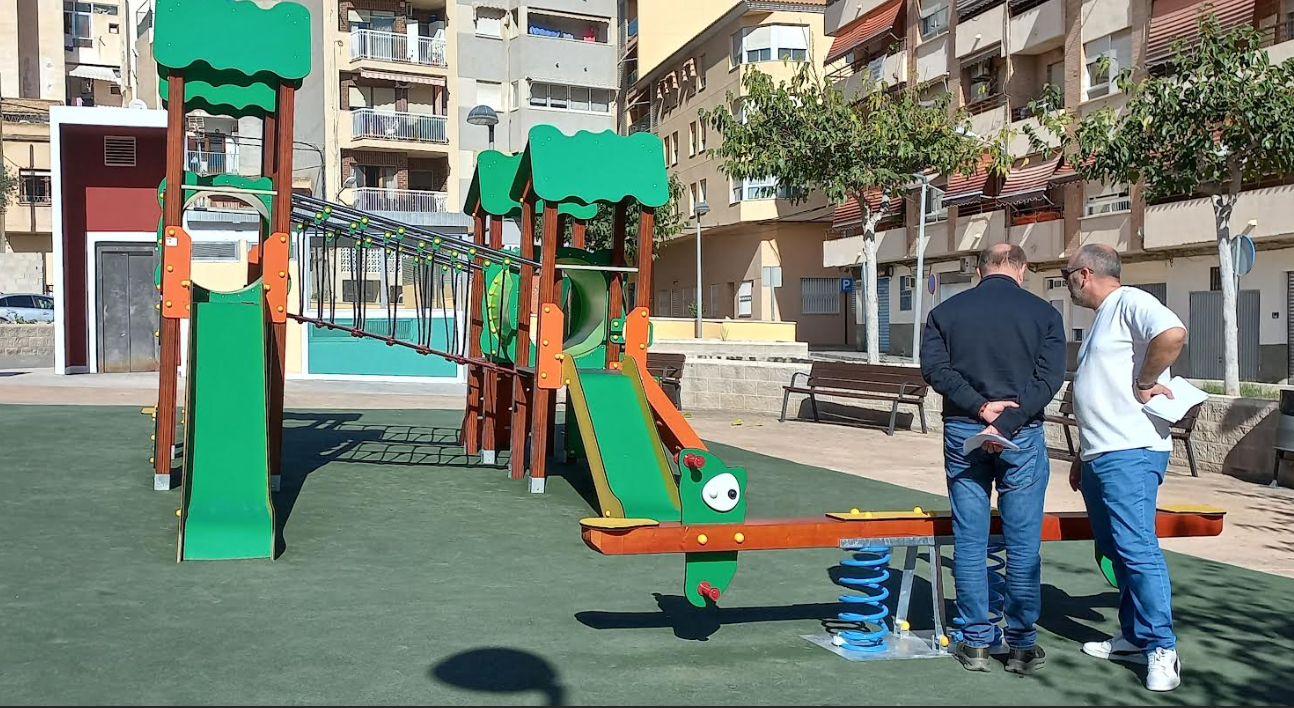 El parque de la Senda de Villajoyosa cuenta con nuevos juegos infantiles y una zona biosaludable El parque de la Senda de Villajoyosa cuenta con nuevos juegos infantiles y una zona biosaludable