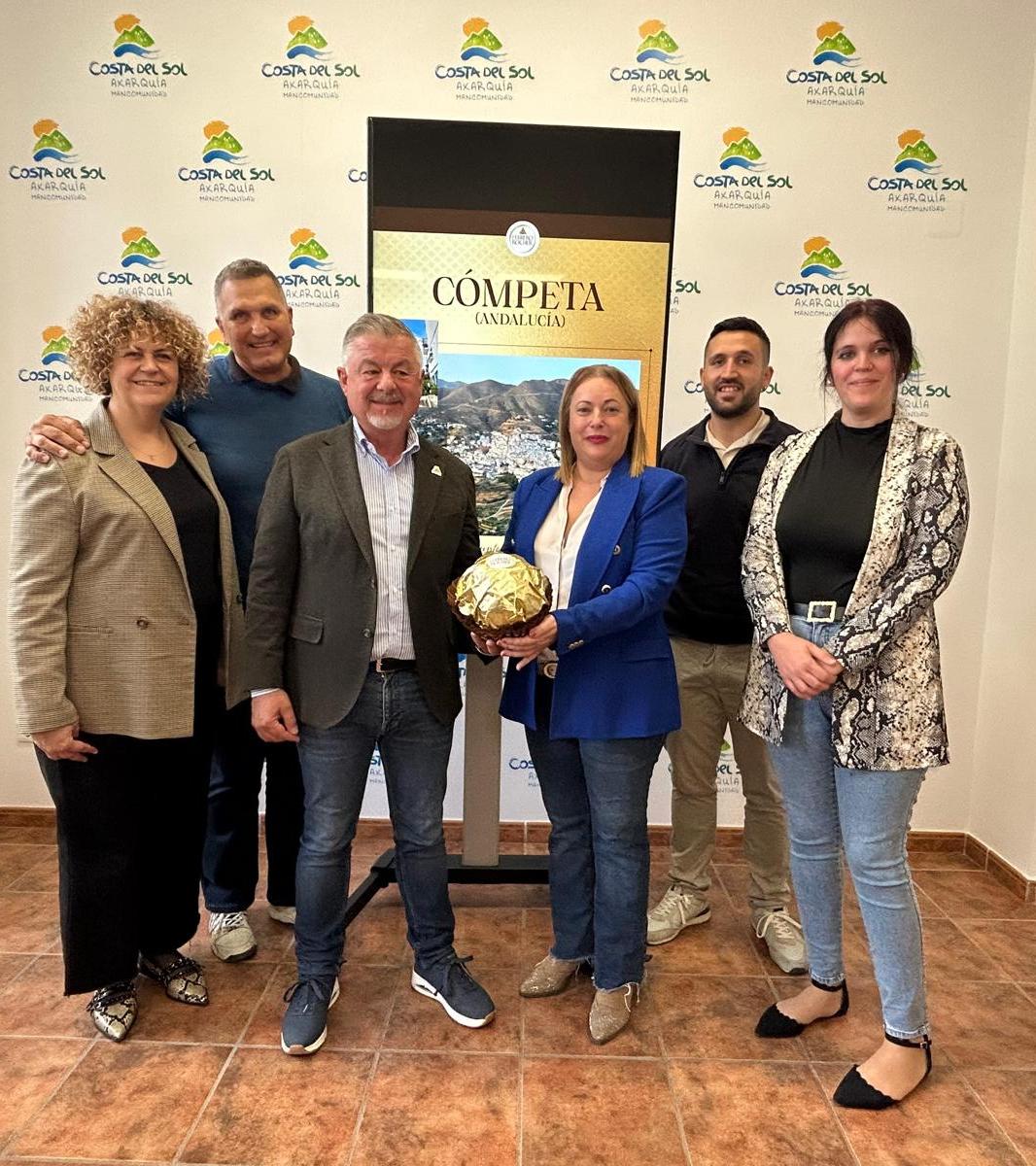 Mancomunidad Axarquía anima a votar para que Cómpeta sea el ‘Pueblo Ferrero Rocher’ en la XII edición de la campaña navideña ‘Juntos Brillamos más’ Mancomunidad Axarquía anima a votar para que Cómpeta sea el ‘Pueblo Ferrero Rocher’ en la XII edición de la campaña navideña ‘Juntos Brillamos más’