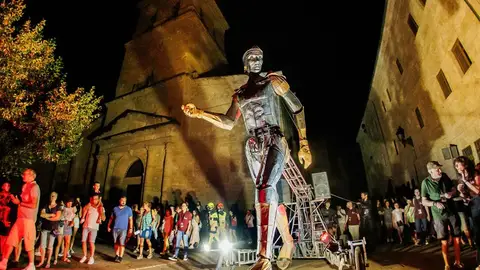 El gigante Aquiles articulado El gigante Aquiles articulado