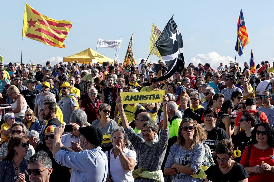El abogado general de la UE avala aplicar la amnistía a Puigdemont por malversación y a los CDR por terrorismo, pero cuestiona algunos puntos de la ley El abogado general de la UE avala aplicar la amnistía a Puigdemont por malversación y a los CDR por terrorismo, pero cuestiona algunos puntos de la ley