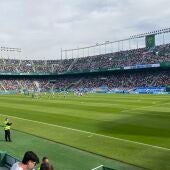 Más de 20.000 personas han arropado en Elche a la selección de Argentina de Leo Messi en su entrenamiento en el estadio Martínez Valero.