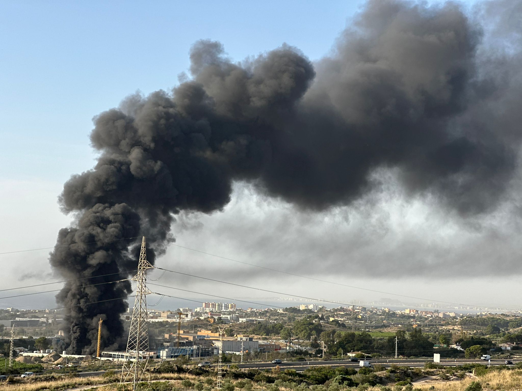 Un incendio afecta la zona de ampliación de las obras del Hospital de Villajoyosa Un incendio afecta la zona de ampliación de las obras del Hospital de Villajoyosa
