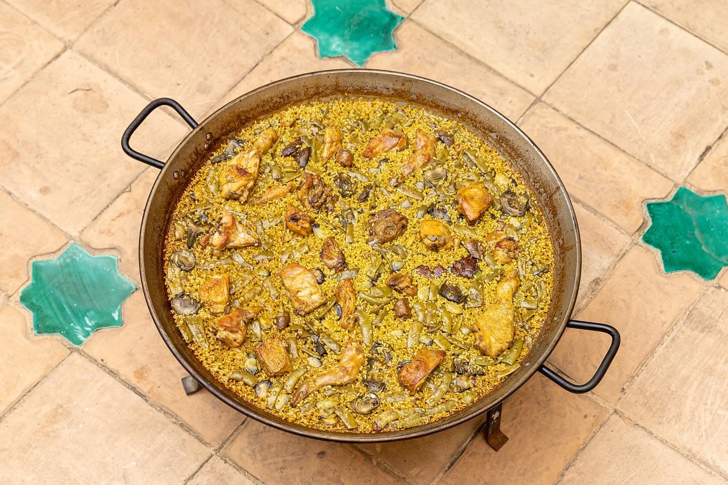 Vicente Rioja: "Por primera vez hemos desnudado el ADN de la paella en todos sus conceptos, ingrediente por ingrediente" Vicente Rioja: "Por primera vez hemos desnudado el ADN de la paella en todos sus conceptos, ingrediente por ingrediente"