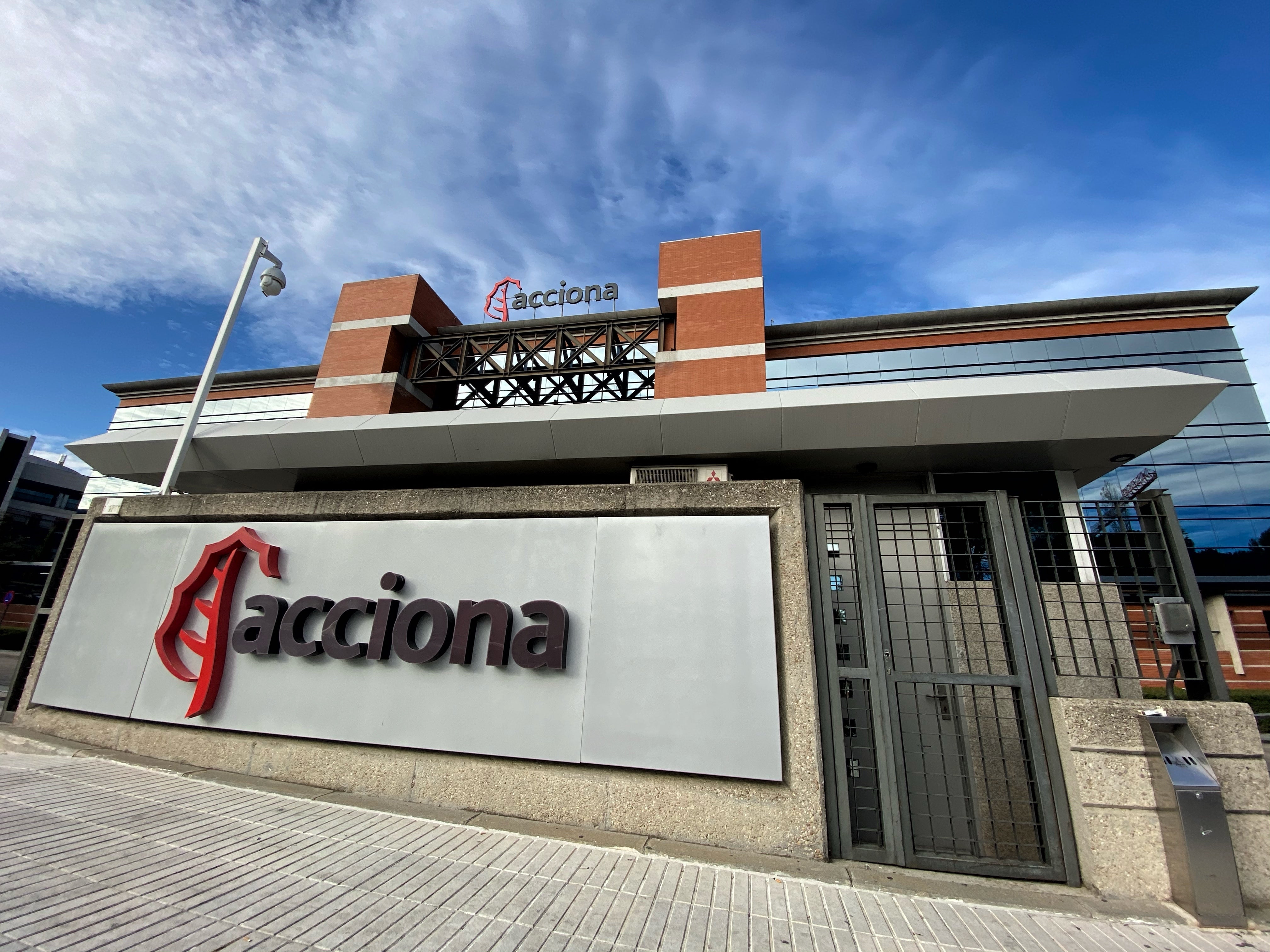 La UCO registra sedes de Acciona en Madrid y Bilbao por una pieza secreta sobre Santos Cerdán La UCO registra sedes de Acciona en Madrid y Bilbao por una pieza secreta sobre Santos Cerdán