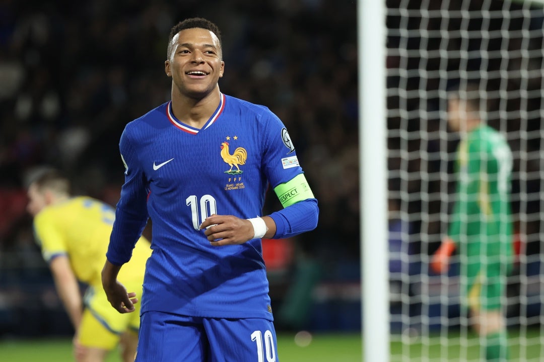 Francia libera a Mbappé por problemas en un tobillo Francia libera a Mbappé por problemas en un tobillo