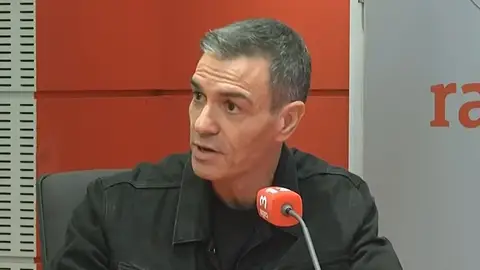 El presidente del Gobierno, Pedro Sánchez, en un momento de su entrevista en 'Radio 3' El presidente del Gobierno, Pedro Sánchez, en un momento de su entrevista en 'Radio 3'