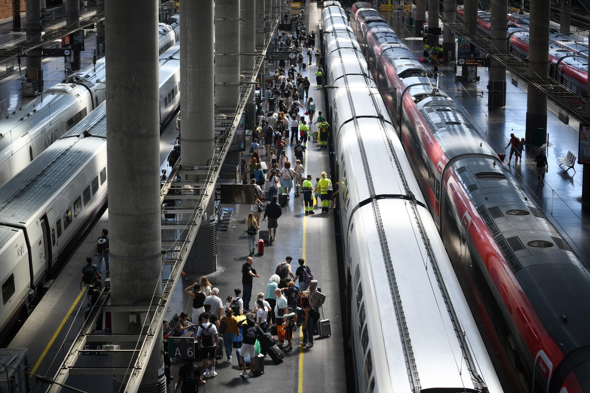 Renfe se opone a recuperar las indemnizaciones por retrasos en los trenes, como le obliga la ley: qué hará a partir de ahora Renfe se opone a recuperar las indemnizaciones por retrasos en los trenes, como le obliga la ley: qué hará a partir de ahora