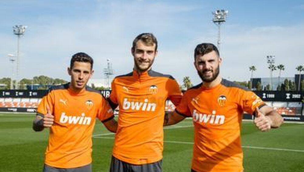 Ferro, Cutrone y Oliva en su primere entrenamiento con el Valencia