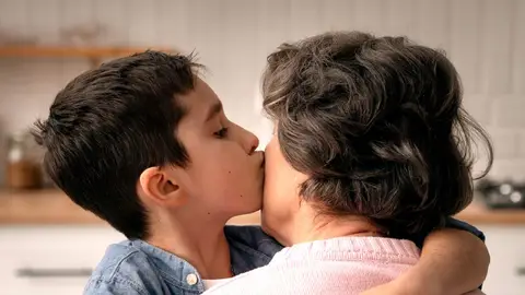 La Comunidad de Madrid presenta su campaña ‘Cambia vidas’ para promover el acogimiento familiar de menores La Comunidad de Madrid presenta su campaña ‘Cambia vidas’ para promover el acogimiento familiar de menores