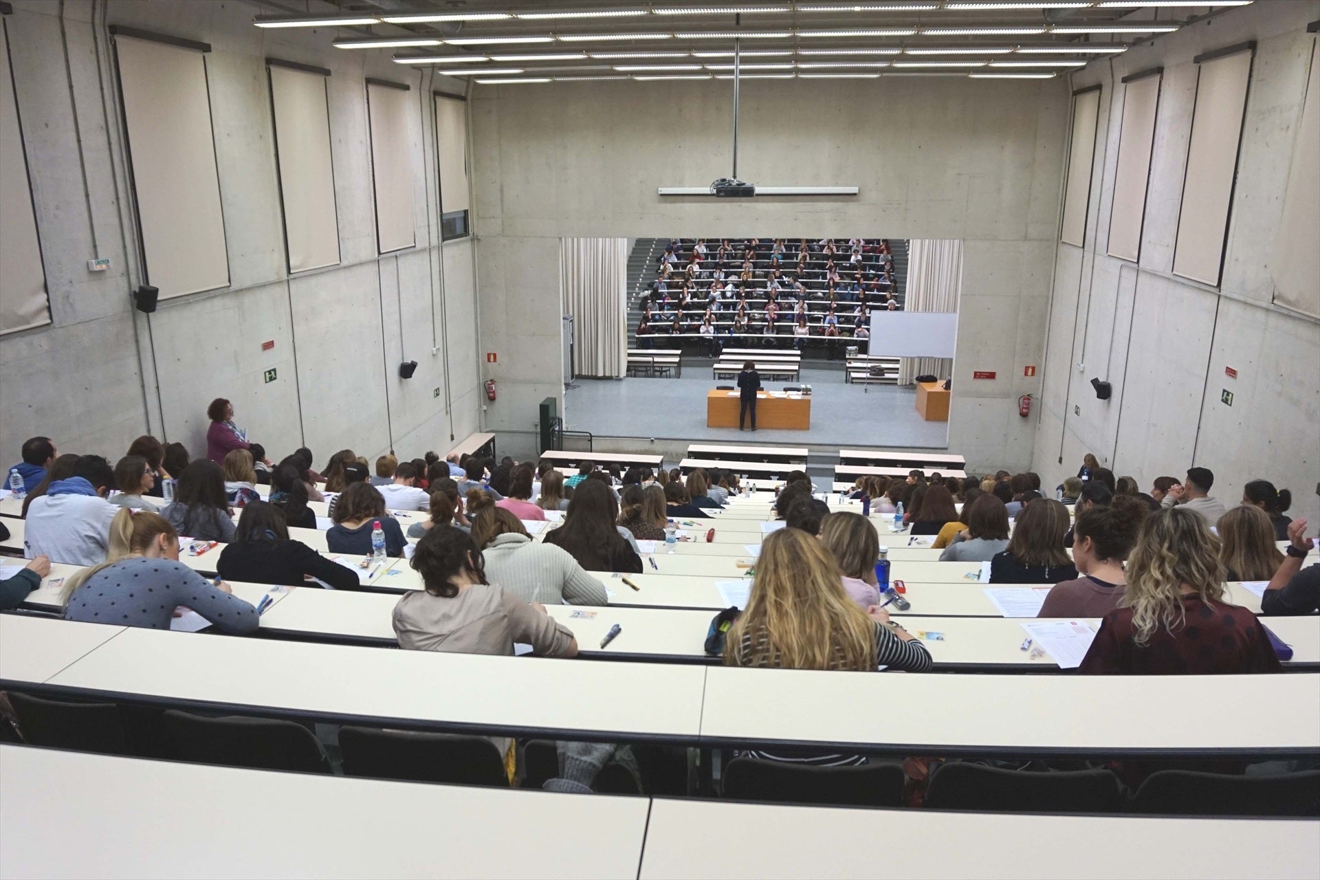 Oposiciones Adif: casi 17.000 candidatos compiten por una de las 1.048 plazas ofertadas Oposiciones Adif: casi 17.000 candidatos compiten por una de las 1.048 plazas ofertadas