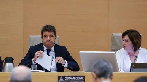 Carlos Mazón, presidente en funciones de la Comunitat Valenciana, durante la comisión de la dana en el Congreso Carlos Mazón, presidente en funciones de la Comunitat Valenciana, durante la comisión de la dana en el Congreso/ EFE/ Zipi
