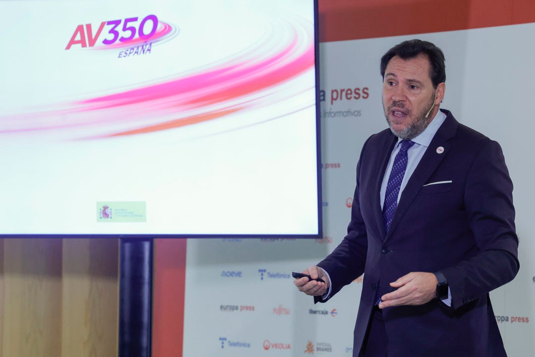 Transportes anuncia que el AVE unirá Madrid y Barcelona en menos de dos horas Transportes anuncia que el AVE unirá Madrid y Barcelona en menos de dos horas