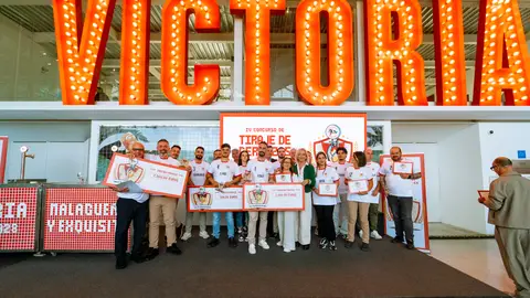 Alberto Torreblanca, de La Pera Gastrobar en Málaga, ganador del IV Concurso de Tiraje de Cervezas Victoria de Andalucía Alberto Torreblanca, de La Pera Gastrobar en Málaga, ganador del IV Concurso de Tiraje de Cervezas Victoria de Andalucía