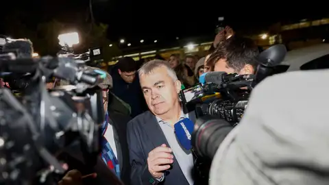 Santos Cerdán sale de la cárcel de Soto del Real tras cinco meses en prisión preventiva Santos Cerdán sale de la cárcel de Soto del Real tras cinco meses en prisión preventiva