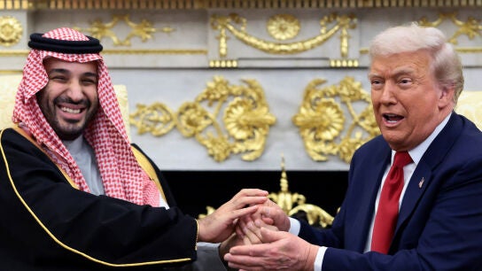 El presidente de EE. UU., Donald Trump, y el príncipe heredero y primer ministro saudí, Mohamed bin Salmán.