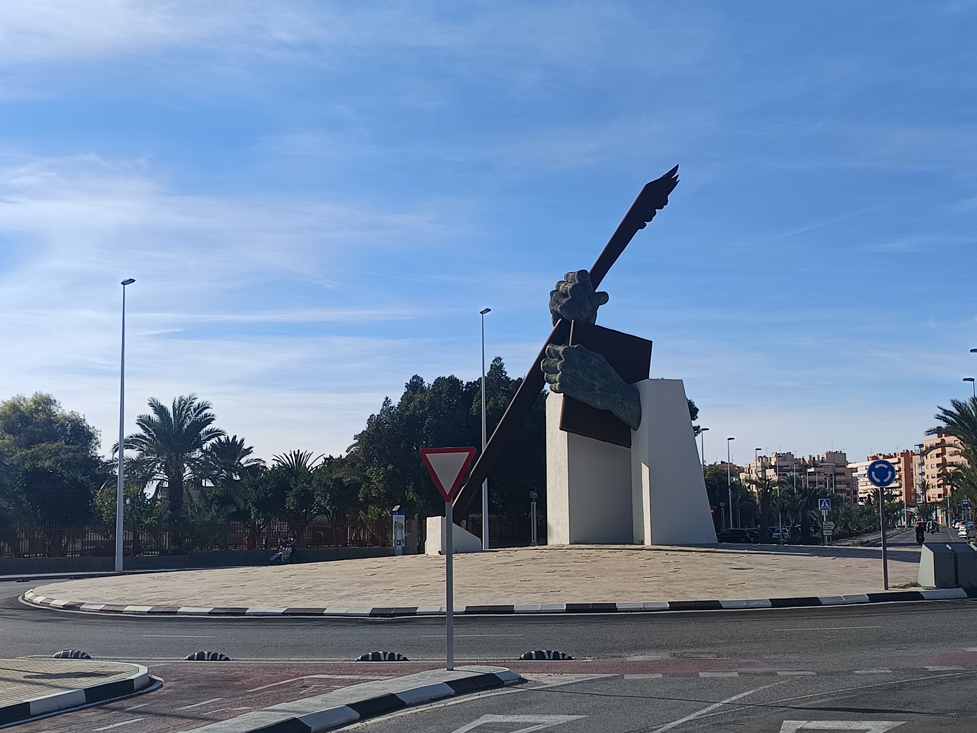 La semana avanza en Elche, Crevillent y Santa Pola sin cambios en el termómetro a la espera del frío invernal que llega el viernes La semana avanza en Elche, Crevillent y Santa Pola sin cambios en el termómetro a la espera del frío invernal que llega el viernes