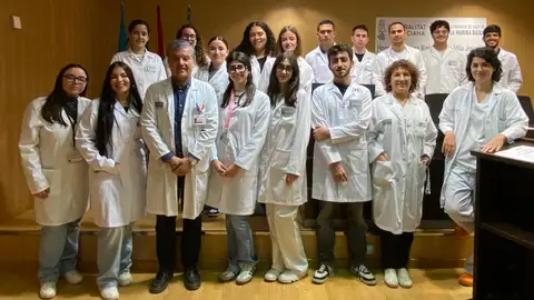 Alumnos en su primeras prácitcas Alumnos en su primeras prácitcas