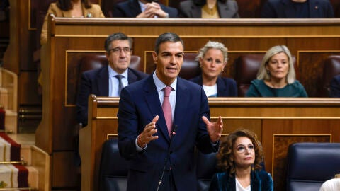 El presidente del Gobierno Pedro Sánchez interviene durante la sesión de control en el Congreso, este miércoles. EFE/ JJ. Guillén El presidente del Gobierno Pedro Sánchez interviene durante la sesión de control en el Congreso, este miércoles. EFE/ JJ. Guillén