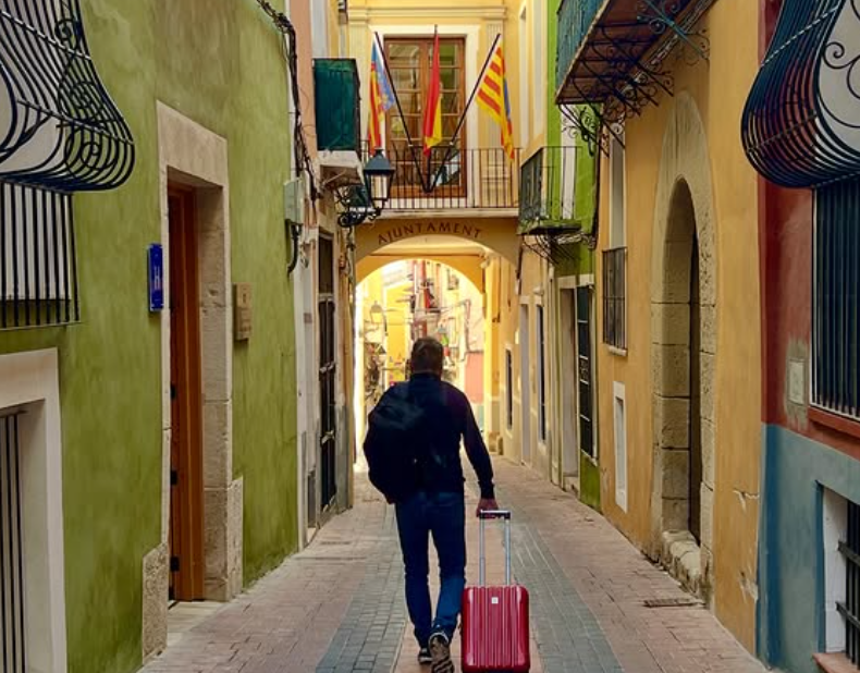 La Asociación del Casco Antiguo de Villajoyosa alerta ante la continua proliferación de apartamentos turísticos ilegales La Asociación del Casco Antiguo de Villajoyosa alerta ante la continua proliferación de apartamentos turísticos ilegales