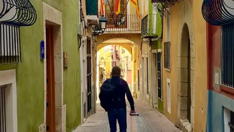 La Asociación del Casco Antiguo de Villajoyosa ha manifestado su preocupación ante el aumento del turismo y la proliferación de apartamentos turísticos ilegales La Asociación del Casco Antiguo de Villajoyosa ha manifestado su preocupación ante el aumento del turismo y la proliferación de apartamentos turísticos ilegales