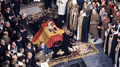 Vista del féretro que contiene el cuerpo del dictador Francisco Franco Vista del féretro que contiene el cuerpo del dictador Francisco Franco