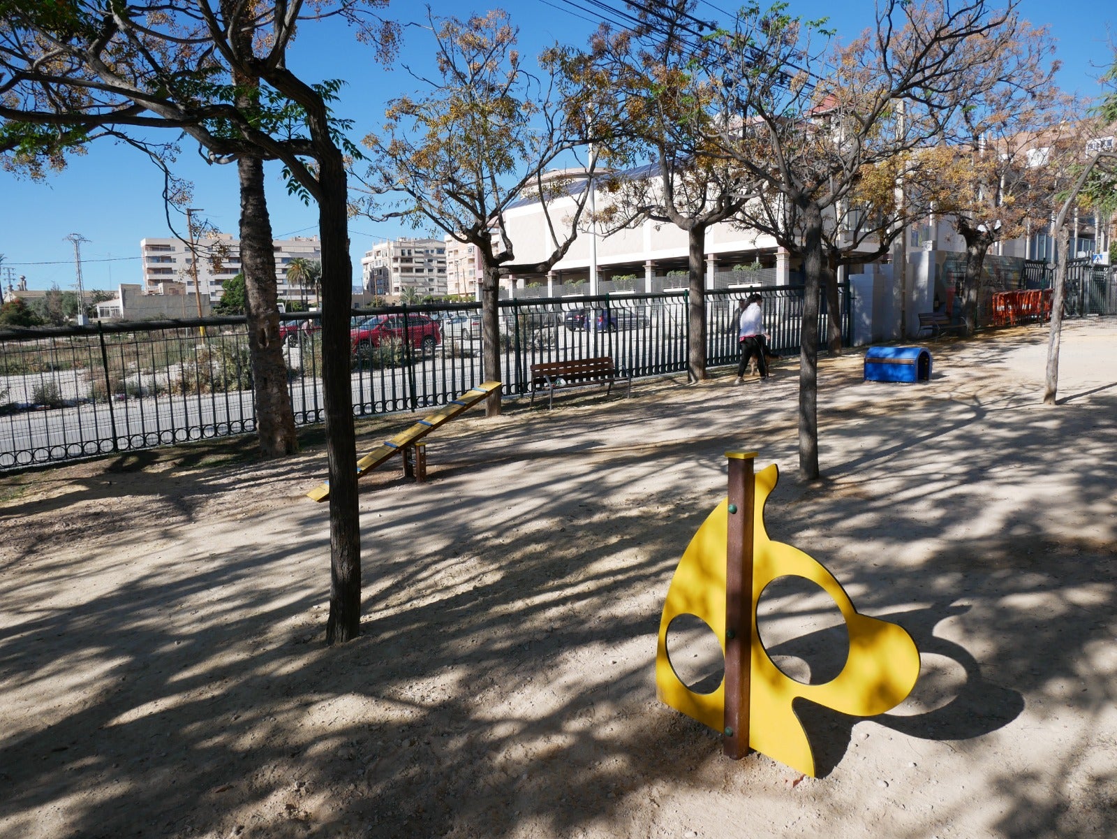 El Ayuntamiento de Crevillent habilita en un parque canino en Ronda Sur El Ayuntamiento de Crevillent habilita en un parque canino en Ronda Sur