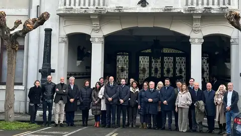 Córdoba y Oviedo se hermanan en la fábrica de Santa Bárbara para potenciar la industria de defensa española Córdoba y Oviedo se hermanan en la fábrica de Santa Bárbara para potenciar la industria de defensa española
