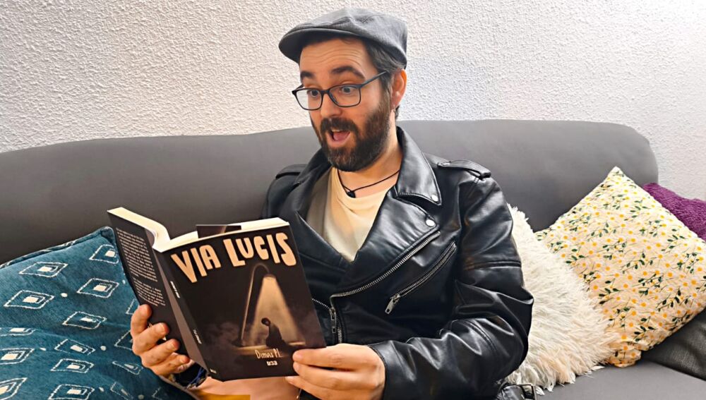 El oriolano Dimas P.L. publica 'Vía Lucis' como debut en el género de la novela negra 