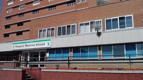 El Materno Infantil de Badajoz realiza un complejo traslado de una menor de dos años al hospital de referencia en Málaga El Materno Infantil de Badajoz realiza un complejo traslado de una menor de dos años al hospital de referencia en Málaga