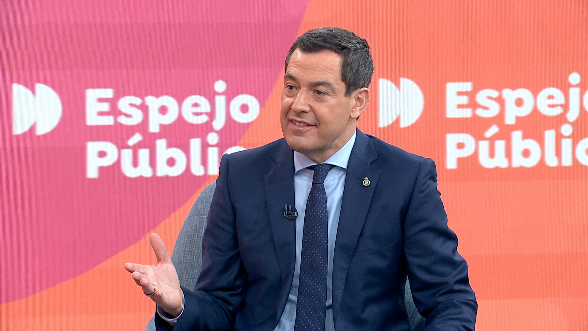 Juanma Moreno sobre Aureliano y Giménez: "De puertas hacia fuera mantenían un comportamiento ejemplar" Juanma Moreno sobre Aureliano y Giménez: "De puertas hacia fuera mantenían un comportamiento ejemplar"