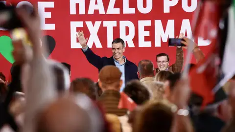 Sánchez defiende haber subido un 40% la financiación a Extremadura y reprocha a Guardiola rechazar la quita de deuda Sánchez defiende haber subido un 40% la financiación a Extremadura y reprocha a Guardiola rechazar la quita de deuda