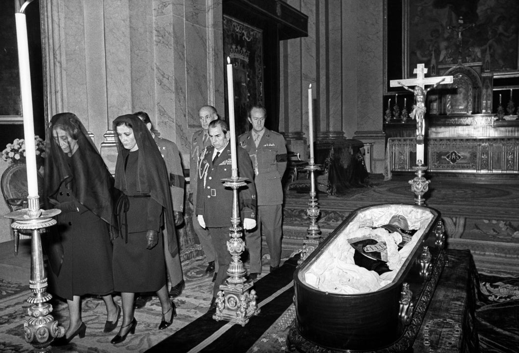 Estudiantes de Bachiller de Claret Larraona analizan el aniversario de la muerte de Franco Estudiantes de Bachiller de Claret Larraona analizan el aniversario de la muerte de Franco