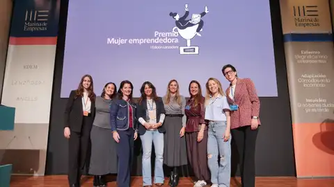 Hortensia Roig, presidenta de EDEM; Marta Nogueras, directora general de Lanzadera; Paula Sánchez, ganadora del premio; así como las finalistas y el jurado Hortensia Roig, presidenta de EDEM; Marta Nogueras, directora general de Lanzadera; Paula Sánchez, ganadora del premio; así como las finalistas y el jurado