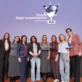Hortensia Roig, presidenta de EDEM; Marta Nogueras, directora general de Lanzadera; Paula Sánchez, ganadora del premio; así como las finalistas y el jurado Hortensia Roig, presidenta de EDEM; Marta Nogueras, directora general de Lanzadera; Paula Sánchez, ganadora del premio; así como las finalistas y el jurado