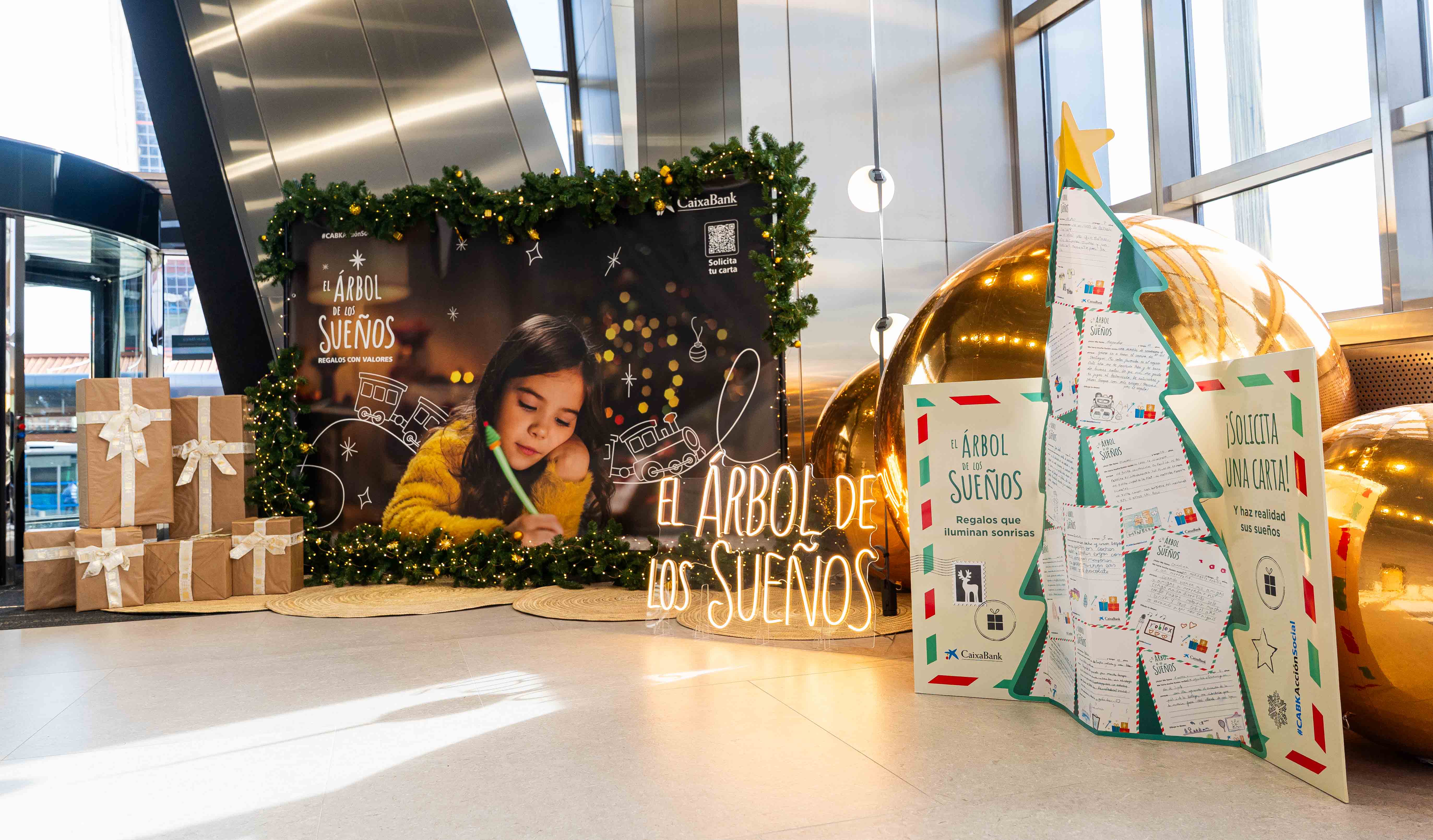 El programa ‘El Árbol de los Sueños’ de CaixaBank repartirá el regalo que piden en sus cartas a 540 niños de Navarra en riesgo de vulnerabilidad El programa ‘El Árbol de los Sueños’ de CaixaBank repartirá el regalo que piden en sus cartas a 540 niños de Navarra en riesgo de vulnerabilidad